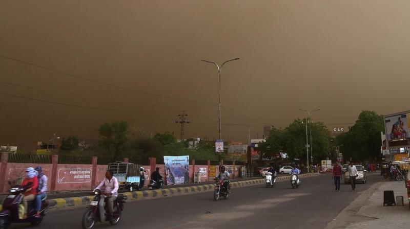 Over 100 people have been injured due to the dust storm, which was followed by thunder showers. (Photo: PTI)