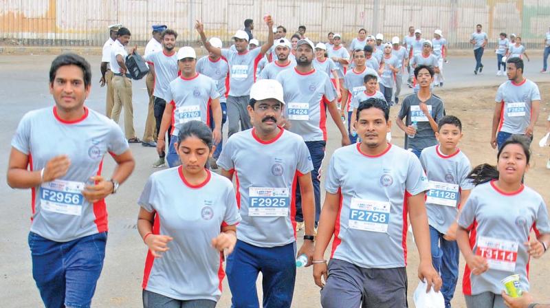 Volunteers participating in Anuvrat Marathon are running to raise voice against addiction.