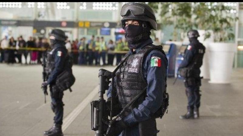 Bus passenger kills 4 suspected thieves near Mexico City