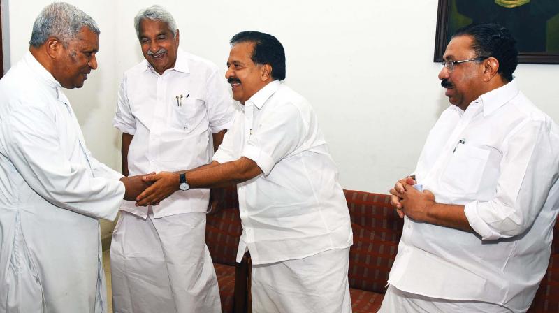 Opposition leader Ramesh Chennithala, Oommen Chandy and KPCC president M.M. Hassan greet Archbishop Soosa Pakiam for his and Latin dioceses kind gestures in the flood relief in Alappuzha.	(Photo: DC)