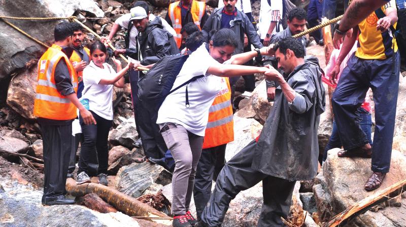 The doctors and para-medical staff from a private hospital on way to Nelliyampathy on Monday to provide medical aid to more than 4000 plantation workers who were held up atop the mountain.