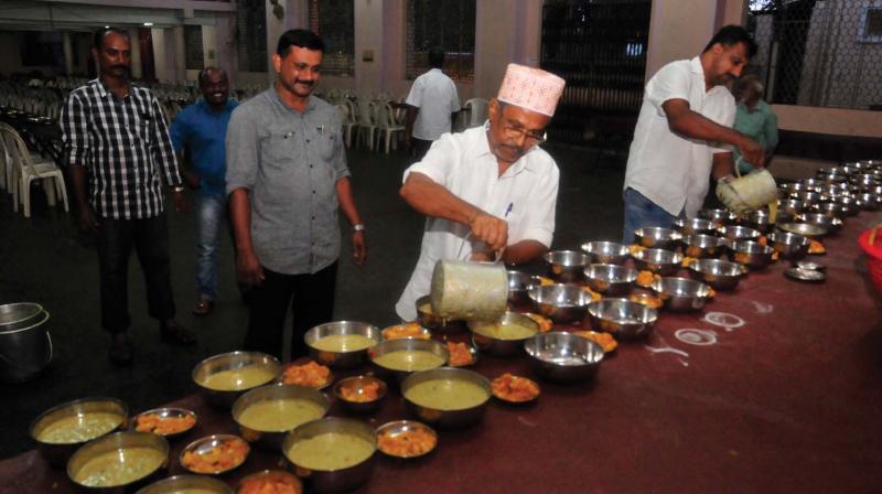 Kanji being served in steel bowls as part of green protocol at Palayam mosque in Thiruvananthapuram. (Photo: DC)