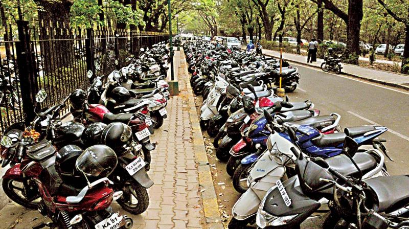 The BBMP Council must evolve bylaws for parking to allow each ward to decide which areas can have paid parking and what fee should be charged.