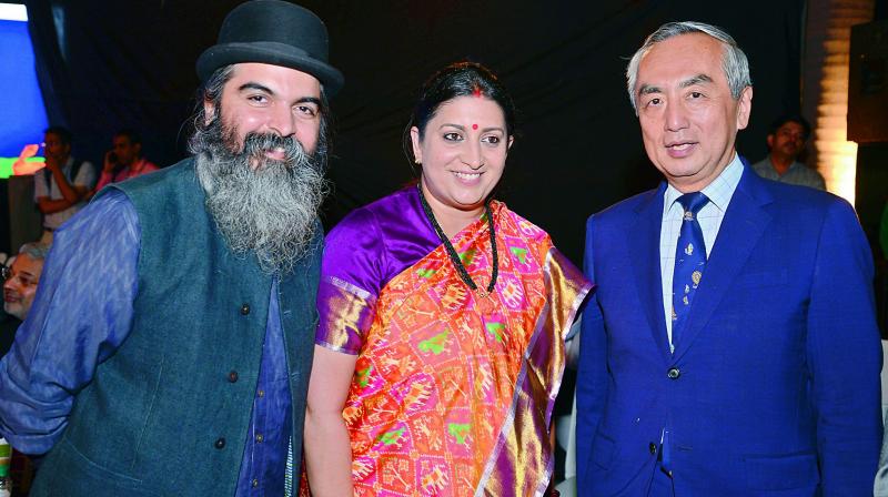 Designer Suket Dhir, Minister of textiles Smriti Zubin Irani and Cho Hyun, Ambassador, South Korea at the Textiles India 2017
