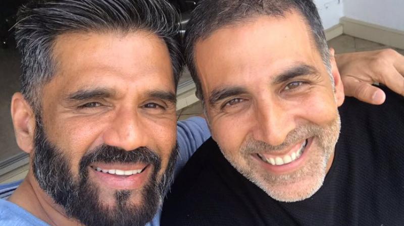 Akshay Kumar and Suneil Shetty catch up with each other.