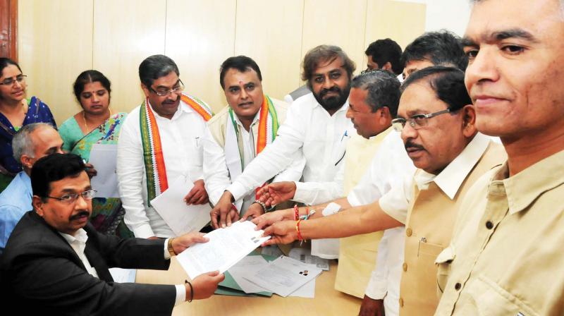 Congress candidates M.C. Venugopal and Nazeer Ahmed file their papers for Council elections, in Bengaluru on Monday (Photo: DC)
