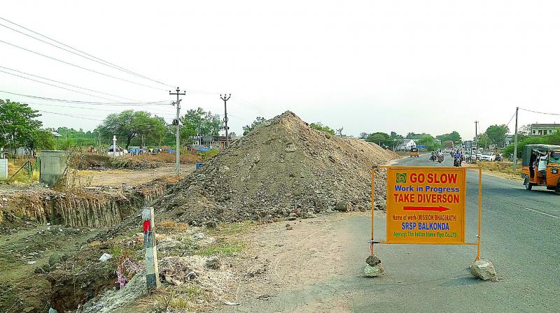 Mission Bhagiratha pipeline laying works in progress near Manikbhandar of Makloor mandal in Nizamabad district on Wednesday. (Photo: DC)