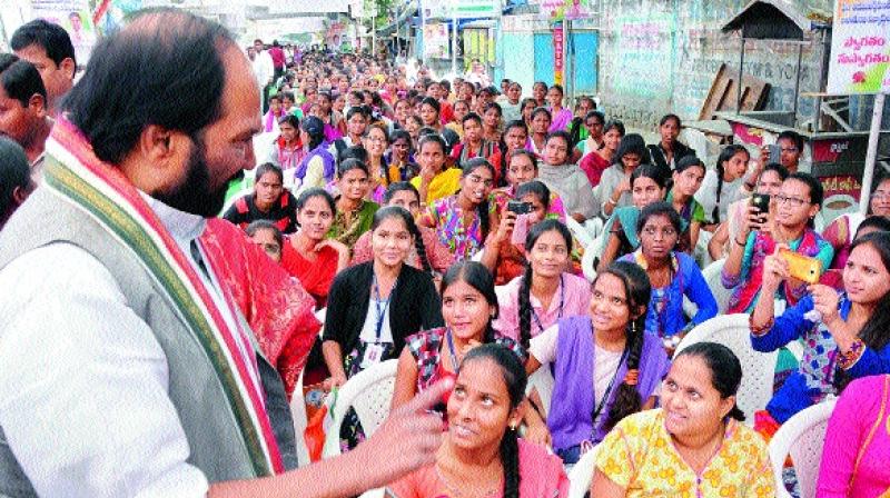 TPCC chief N. Uttam Kumar Reddy interacts with students during a protest meeting against the TS governments failure to clear fee reimbursement dues at Dilsukhnagar in Hyderabad on Thursday.  	(Photo: Deccan Chronicle)