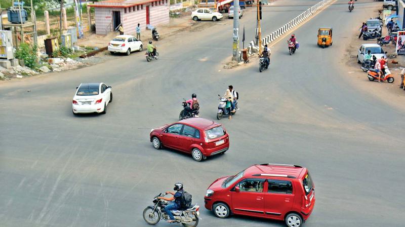 Absence of a traffic signal at Taramani-MGR salai junction causing traffic congestion at peak hours (Photo: DC)