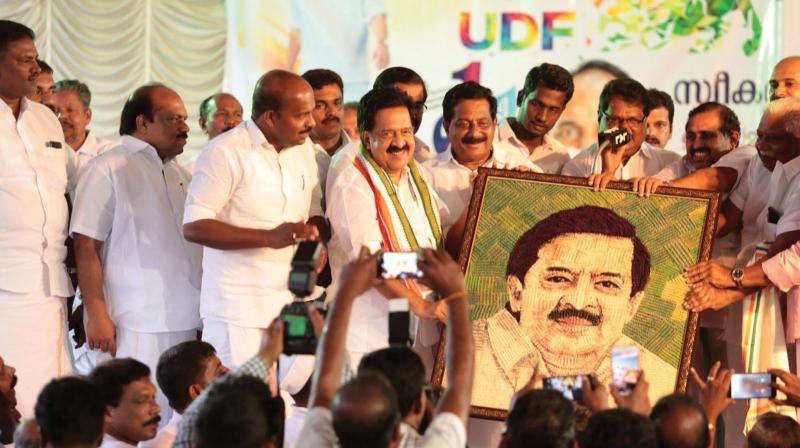 Congress workers accord a reception to Padayorukkam led by Opposition leader Ramesh Chennithala at Thuravoor in Alappuzha on Thursday. 	 Arrangement