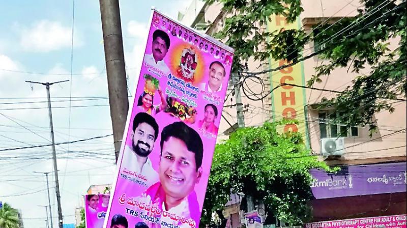 A flexi dangles precariously  at Vivekananda Nagar colony in Kukatpally is hanging.