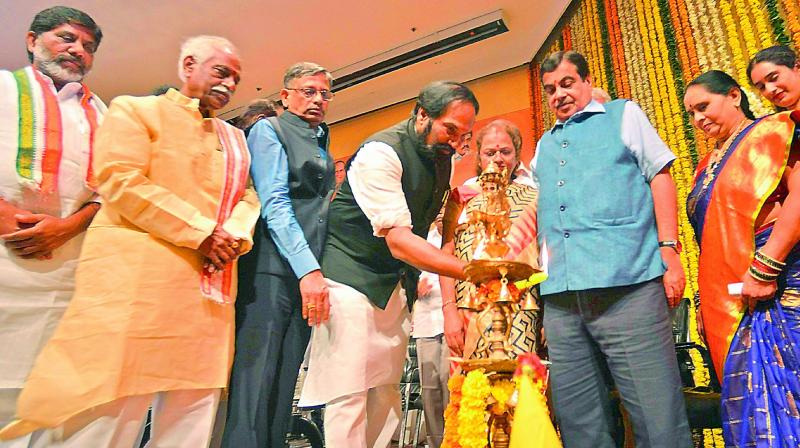 Union minister Nitin Gadkari along with special invitee and TPCC president Uttam Kumar Reddy at a function in the city on Saturday. 	(Image: P Anil Kumar)