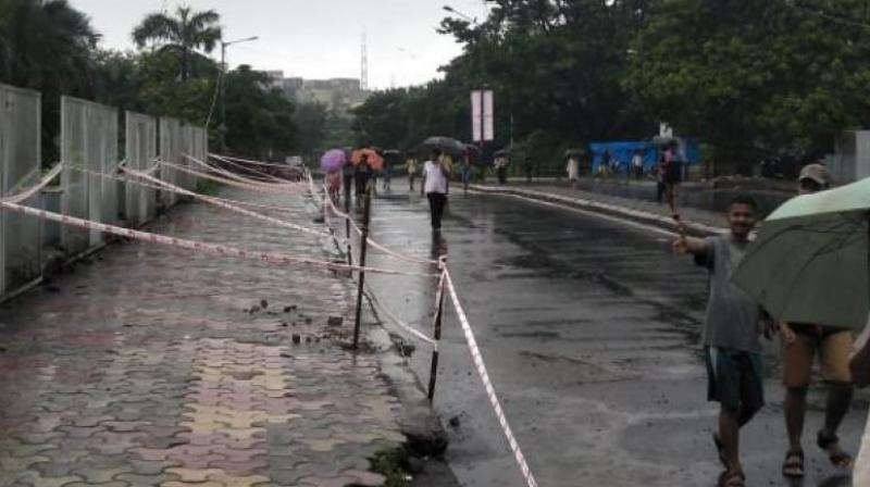 Central Railways has informed the Mumbai civic authorities that the bridge is in a bad condition and requires urgent repair work. (Photo: @vinitmatlani | Twitter)