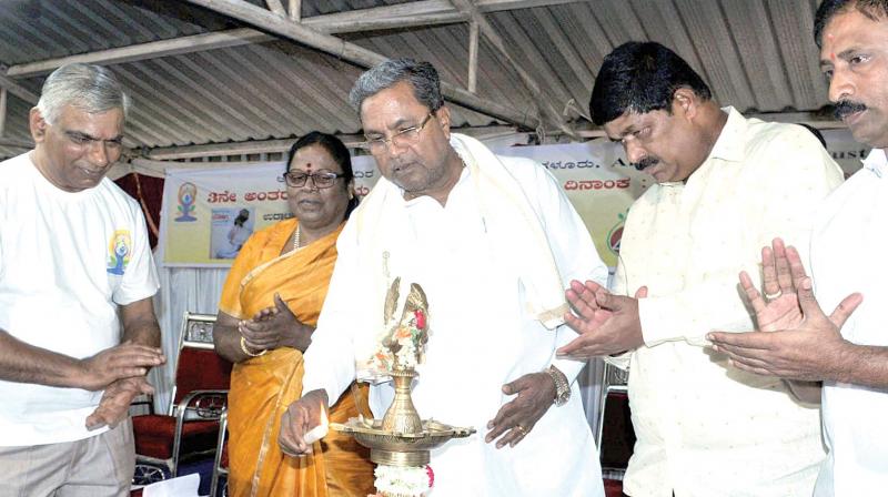 CM Siddaramaiah inaugurates a function to mark International Yoga Day, organised by Arogya Mandira Trust in Bengaluru on Sunday (Photo: KPN)