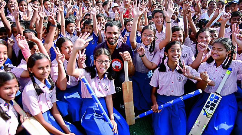 Vihari poses with students on the cricket pitch at St Andrews High School.(Photo:S. Surender Reddy)
