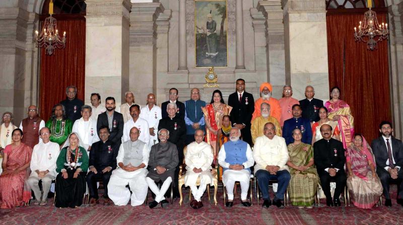 President Pranab Mukherjee, Vice President Hamid Ansari, Prime Minister Narendra Modi and other dignitaries pose with the awardees at the Padma Awards 2017 function at Rashtrapati Bhavan in New Delhi. (Photo: PTI)