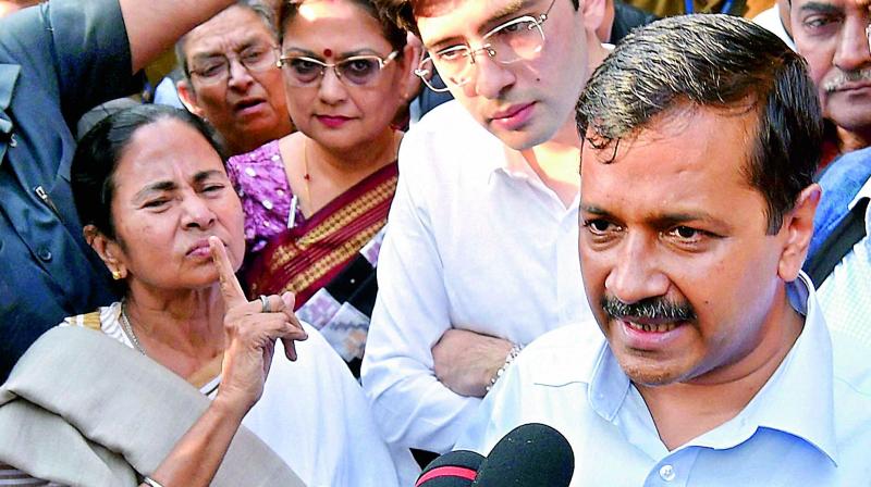 Chief Ministers Mamata Banerjee and Arvind Kejriwal on Thursday tore into Prime Minister Narendra Modi over demonetisation with the AAP chief asking the government to rollback it in three days while the Trinamul supremo said such a crisis was not seen even during Emergency. (Photo: PTI)