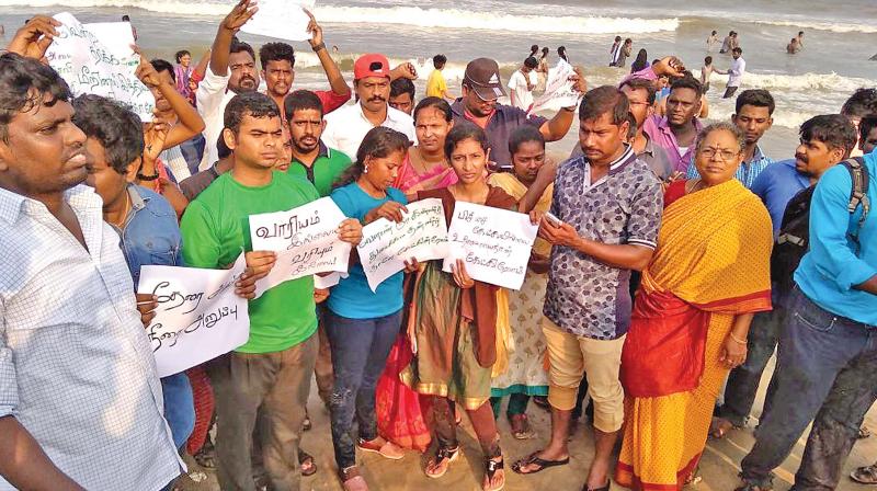 Agitators conduct a flash protest at Marina beach demanding CMB on Saturday (Photo: DC)