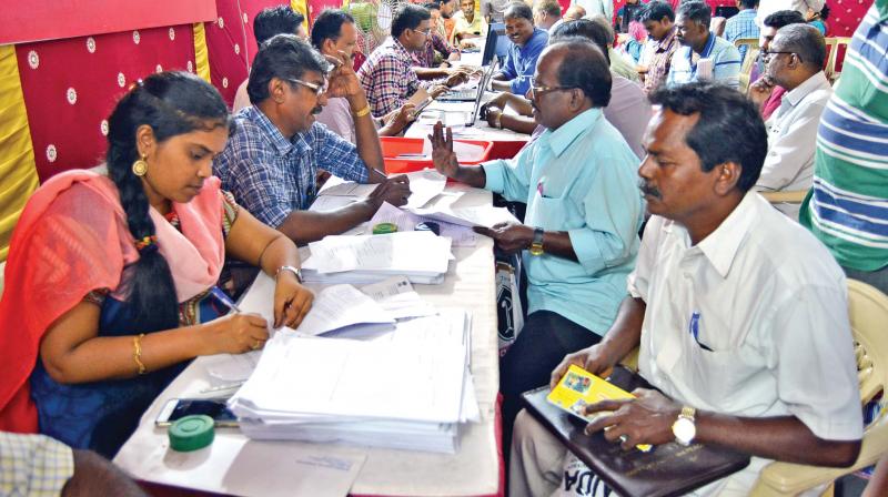 Banks and income tax offices are packed on Saturday with public thronging to file their tax returns on the last day. A scene at  Aayakar Bhawan, Nungambakkam. (Photo: DC)