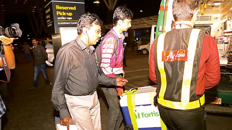 Medical team taking the organ transplant box