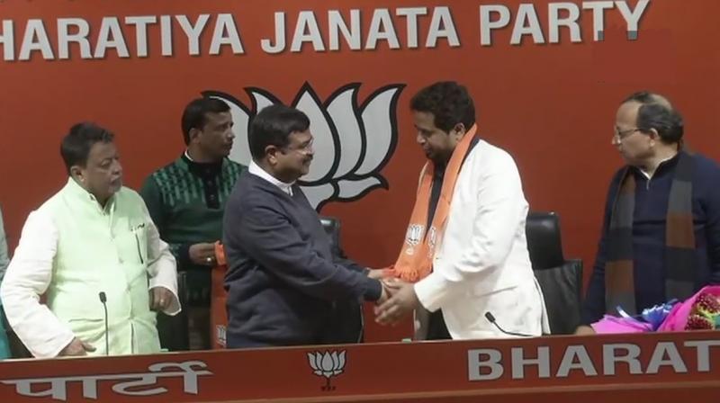 Union minister Dharmendra Pradhan made the announcement of Saumitra Khan joining the party in the presence of Mukul Roy. (Photo: Twitter | ANI)
