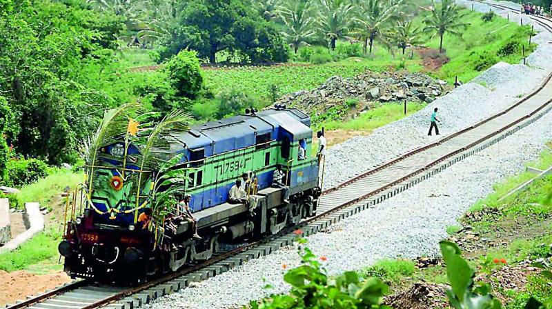 The delay in arrival of some trains in Vizag due to inordinately lengthy halts at Duvvada station continuous to draw criticism of passengers.