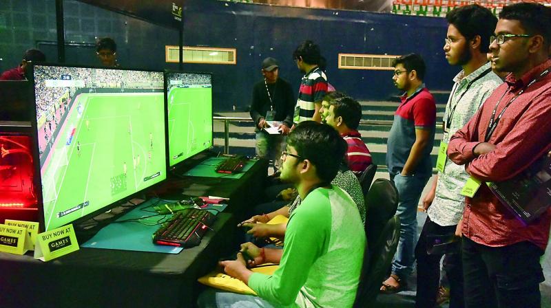 its on: Enthusiasts indulge themselves in video games, battling it out with each other and experiencing new technology. (Photo: Dc)