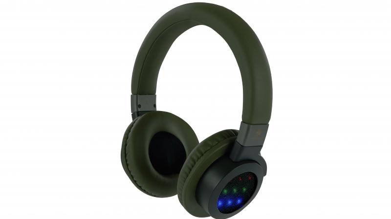 It is a wireless BT V4.1 headphone which needs to be paired with ZEB-NEPTUNE within 10 meters of range.