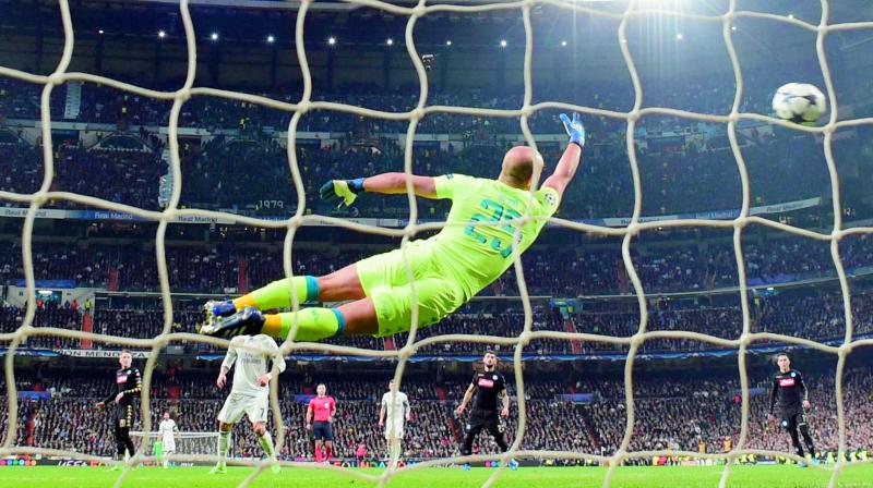Napolis goalkeeper from Spain Pepe Reina dives for the ball as Real Madrids Brazilian midfielder Casemiro scores a goal during the UEFA Champions League Round of 16 first leg football match at the Santiago Bernabeu stadium in Madrid. Real won 3-1. (Photo: AP)
