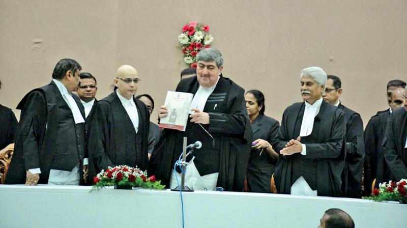 Madras High court judges and advocates felicitate Madras high court Chief Justice Sanjay Kishan Kaul, who has been promoted as judge of Supreme Court, at a farewell function on Thursday. (Photo: DC)