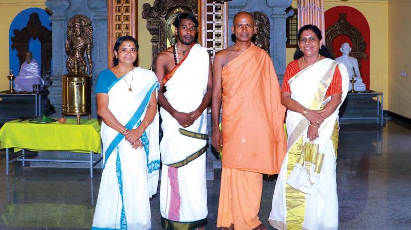 C. Mahilamani and Kayamkulam Vimala (R) with Aymanam Ranjith thantri (in white robe) and Swami Asparsaananda, head of Viswagaji math, Muhamma.