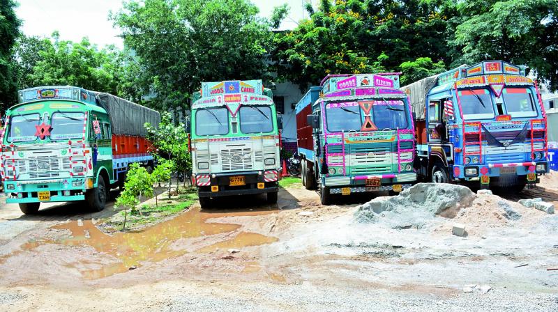 Lorries used by the accused to commit the crime.  	(Photo:DC)