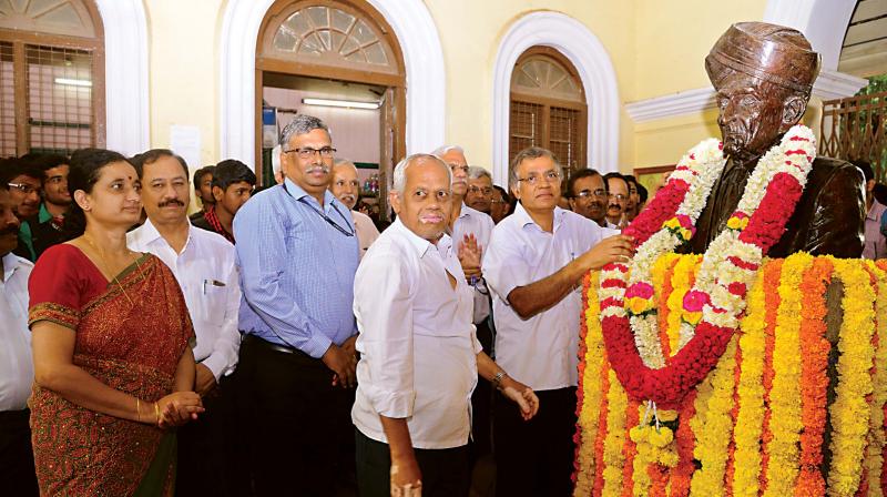Birth anniversary of Sir M Visvesvaraya was celebrated at University Visvesvaraya College of Engineering in Bengaluru on Wednesday (Photo:DC)