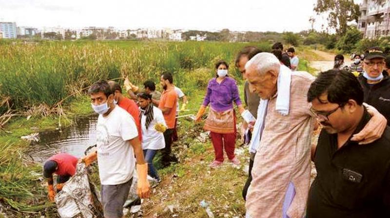 A file photo of freedom fighter Doreswamy with members of United Bengaluru at one of the polluted lakes in Bengaluru