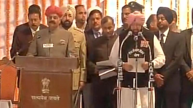 Captain Amarinder Singh taking the oath of office (Photo: Twitter)