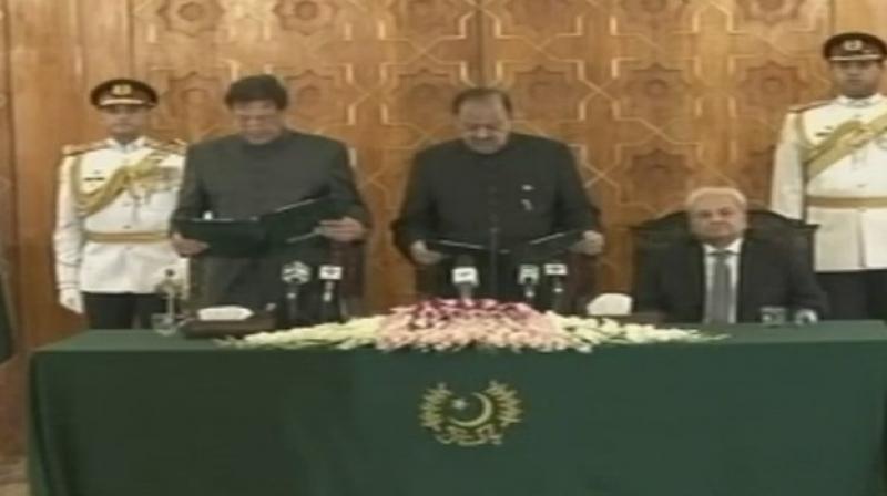 Imran Khan, 65, who won a simple majority from lawmakers on Friday in a confidence vote was administered oath by President Mamnoon Hussain. (Photo: AP)