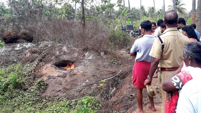 Smoke and fire emanating from the soil at Padamvazhiyil at Kattur in Puthukkad. (Photo: DC)