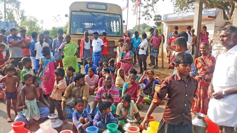 Residents of Thandalam village protest demanding drinking water supply on Saturday.  (Photo:DC)