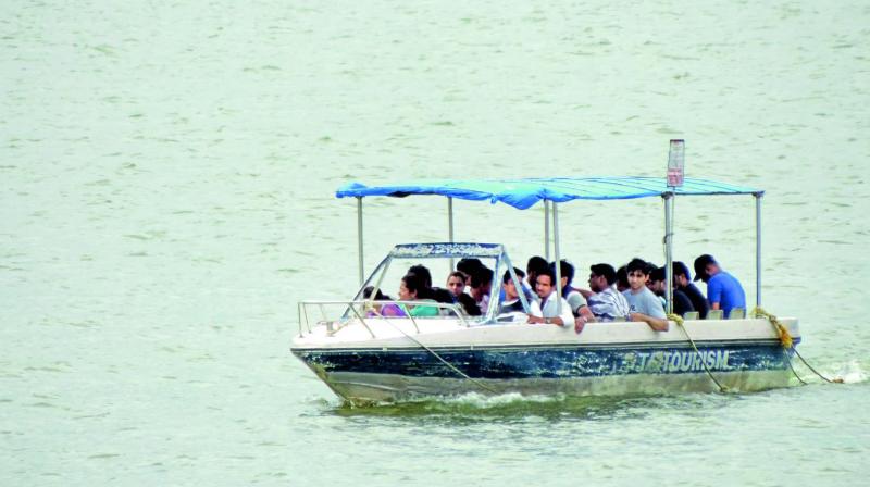 Tourists travel in a boat, without wearing life jackets, in Kadam project waters in Nirmal district (Photo: DC)
