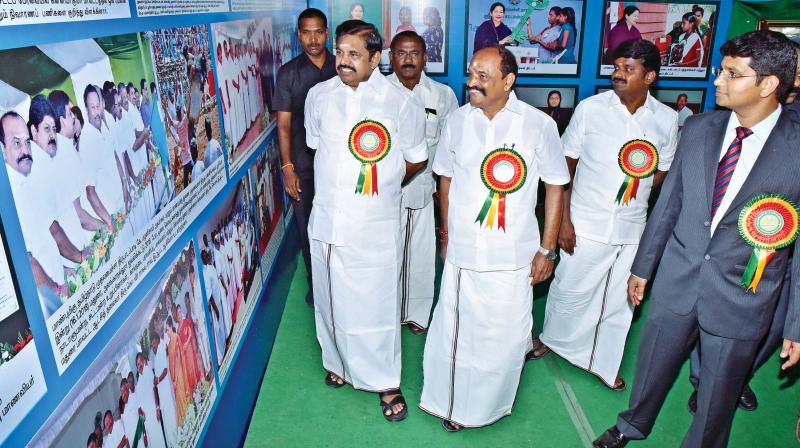 Chief Minister Edappadi K.Palaniswami inauguarates a photo exhibition at Kovilpatti, organised by information and oublicity department on Friday. Also seen are ministers Kadambur Raju and C.Vijayabhaskar.  (Image: DC)