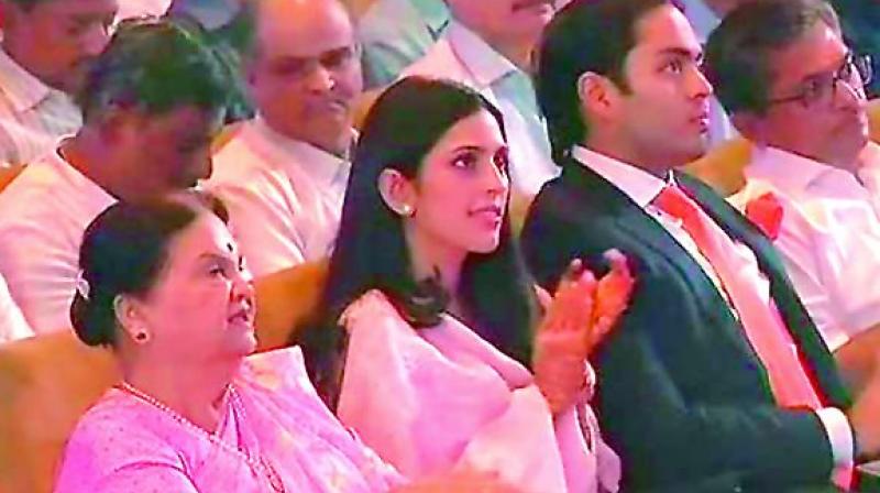 Shloka Mehta, the to-be daughter-in-law of Mukesh Ambani, made her debut at the shareholder  meeting of Reliance Industries.