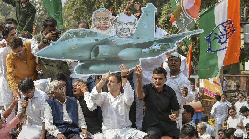 Senior Congress leaders, including Ashok Gehlot, Ahmed Patel, Motilal Vora, Veerappa Moily and Anand Sharma, took part in march that culminated in demonstration ahead of CBI headquarters. (Photo: PTI)