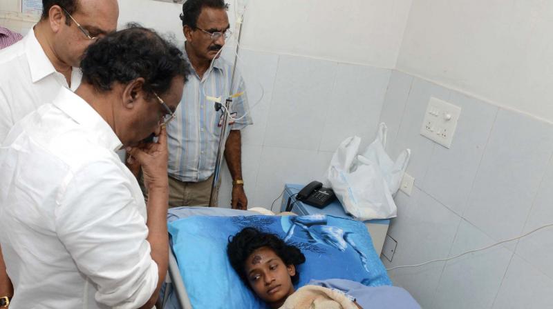 Welfare minister A.K. Balan enquires about the health of Athira at a hospital in Thiruvananthapuram. (Photo: DC)