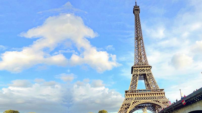 View of the Eiffel from the Bateau Marches