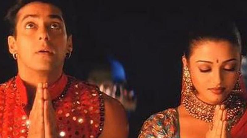 Salman Khan and Aishwarya Rai Bachchan in a still from Hum Dil De Chuke Sanam.