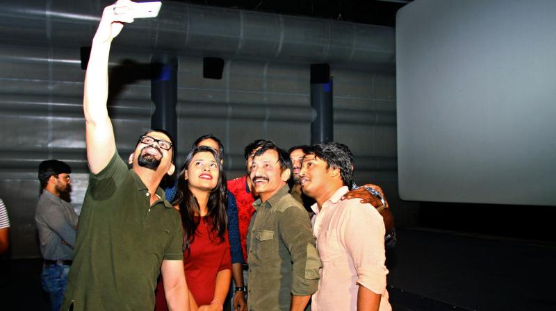 l Raghavendra Pusuluri and Raj Kandukuri click a selfie with the cast and crew of the film
