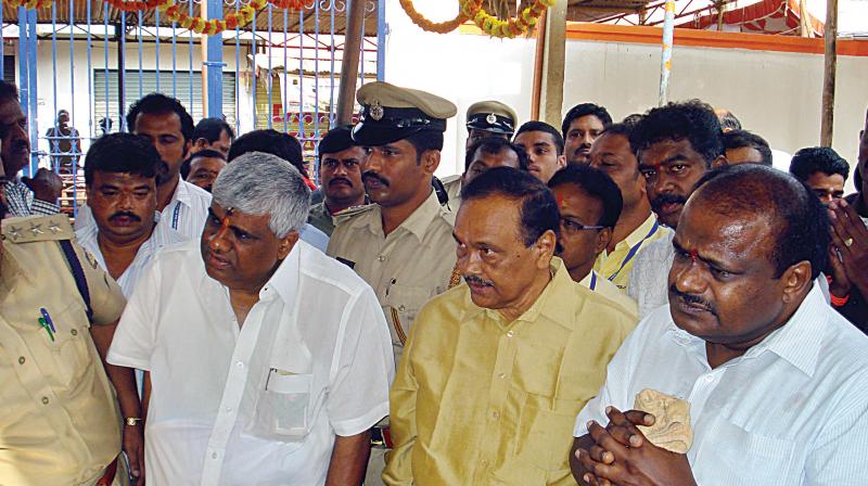 JD(S) state president H.D. Kumaraswamy (R) and his elder brother H.D. Revanna (L) at a temple in Hassan on Monday. (Photo: DC)