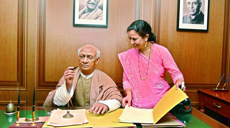A visitor poses with a statue of Sardar Vallabhbhai Patel at the Salar Jung Museum on Tuesday. (Photo: DC)