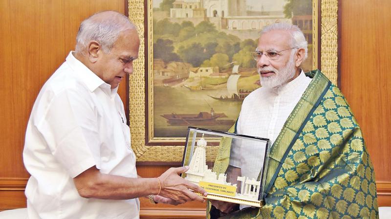 Banwarilal Purohit, Governor of Tamil Nadu called on Prime Minister, Narendra Modi, in New Delhi on Tuesday and presented a memento  a replica of Thanjavur Brahadeeshwarar Temple. (Photo: DC)