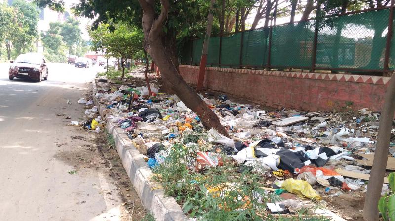 The footpath near the ASC Centre at Ejipura filled with garbage. (Photo:DC)